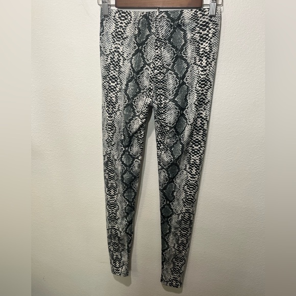 POSH BY V SNAKESKIN STRETCHY PANTS SIZE SMALL NEW WITH TAGS - Picture 11 of 11